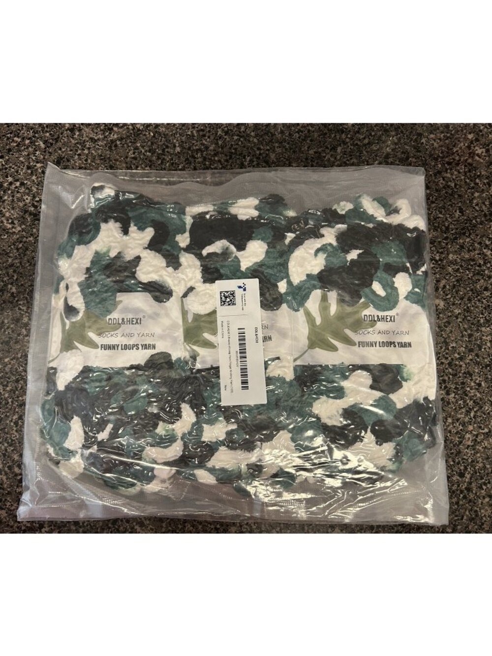 DDL & HEXI Funny Finger Loops Yarn 3 Skeins 7.6yds Each Black Green White
